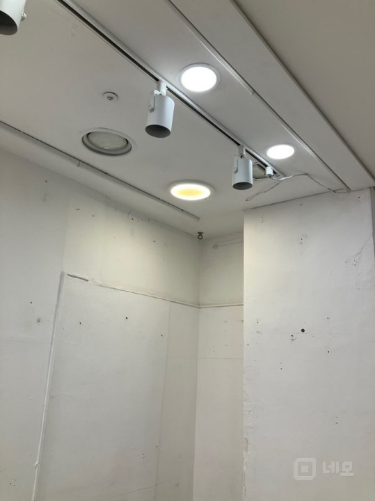 천호동 로데오거리 입구 나비빌딩 내 2층 상가 매매 임대차 구합니다 매물의 10번째 사진