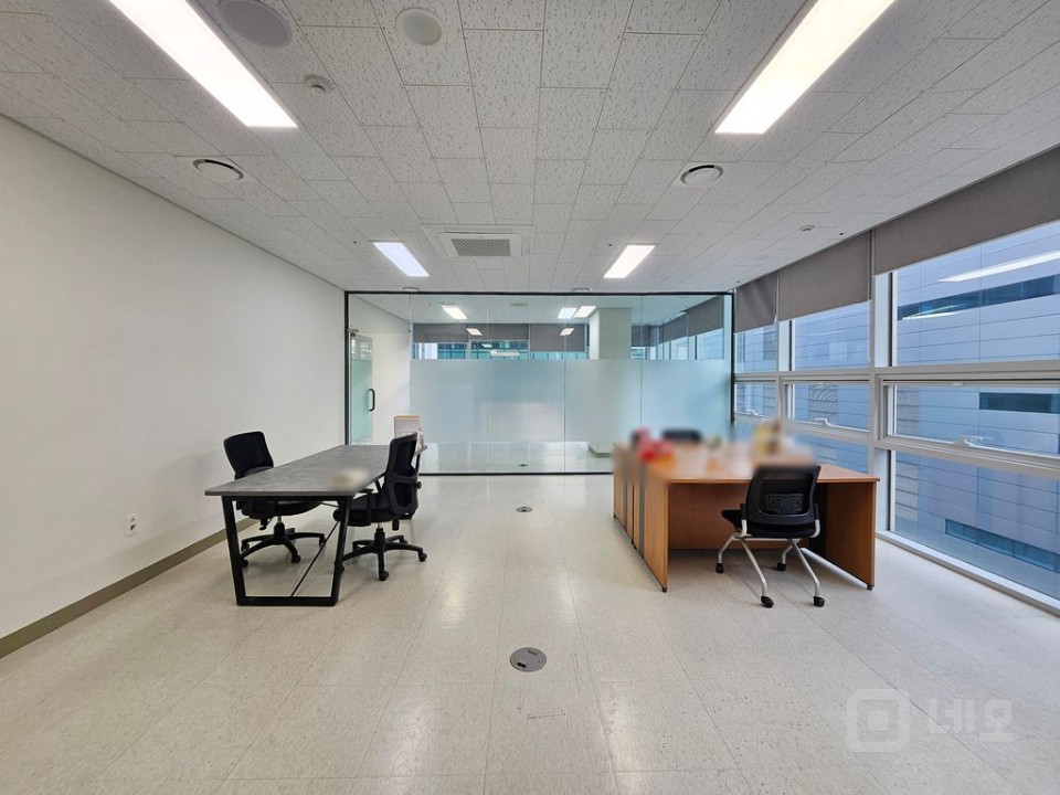 코너 실 17평 룸1 탕비 11월 중순 경 입주협의 매물의 1번째 사진