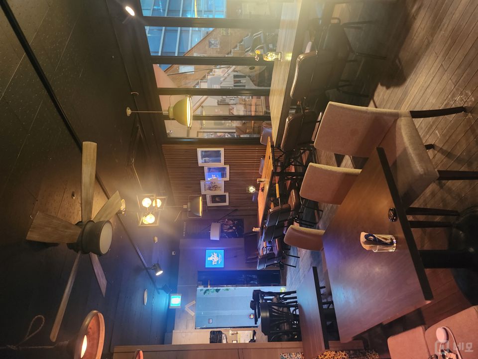 신중동역 역세권, 중동 번화가에 위치한 와인BAR 매물의 3번째 사진