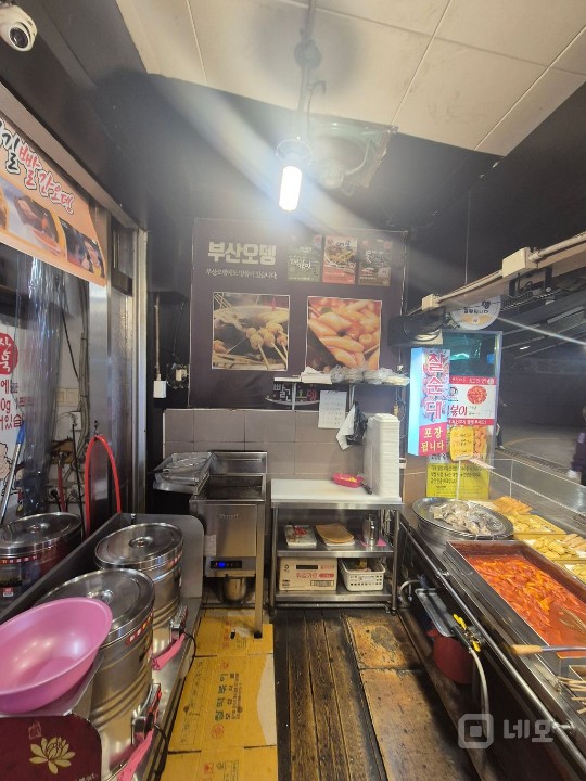 유동인구 많은 인헌시장 메인자리에 위치한 유명맛집 점포 매매 합니다 매물의 5번째 사진