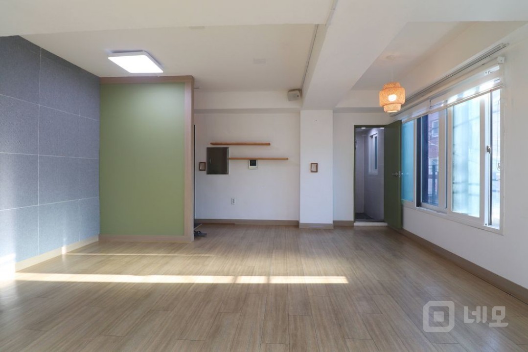 홍대 연남동 풍부한 자연광 작업실 사무실(바닥난방) 매물의 7번째 사진