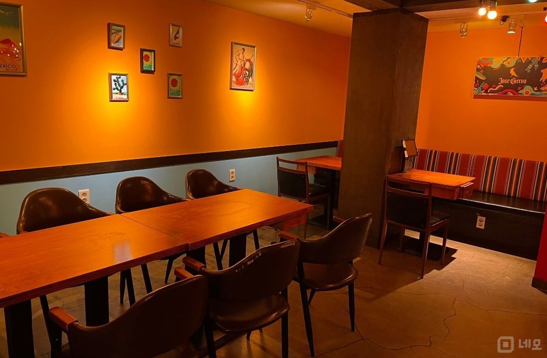 유동인구 많은, 화양동 건대입구 먹자골목 상가 통임대 매물의 3번째 사진