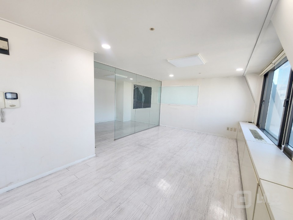 ★12평 넓은 분리형 사무실 매물의 4번째 사진