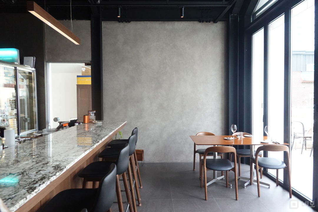 성수동 성수역 역세권, SNS 핫플레이스, 개방감 좋은 요리주점 매물의 2번째 사진