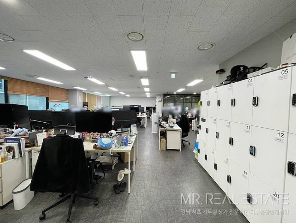 신논현,논현역도보5분.주차3대.대로변초역세권건물.무상승계 매물의 9번째 사진
