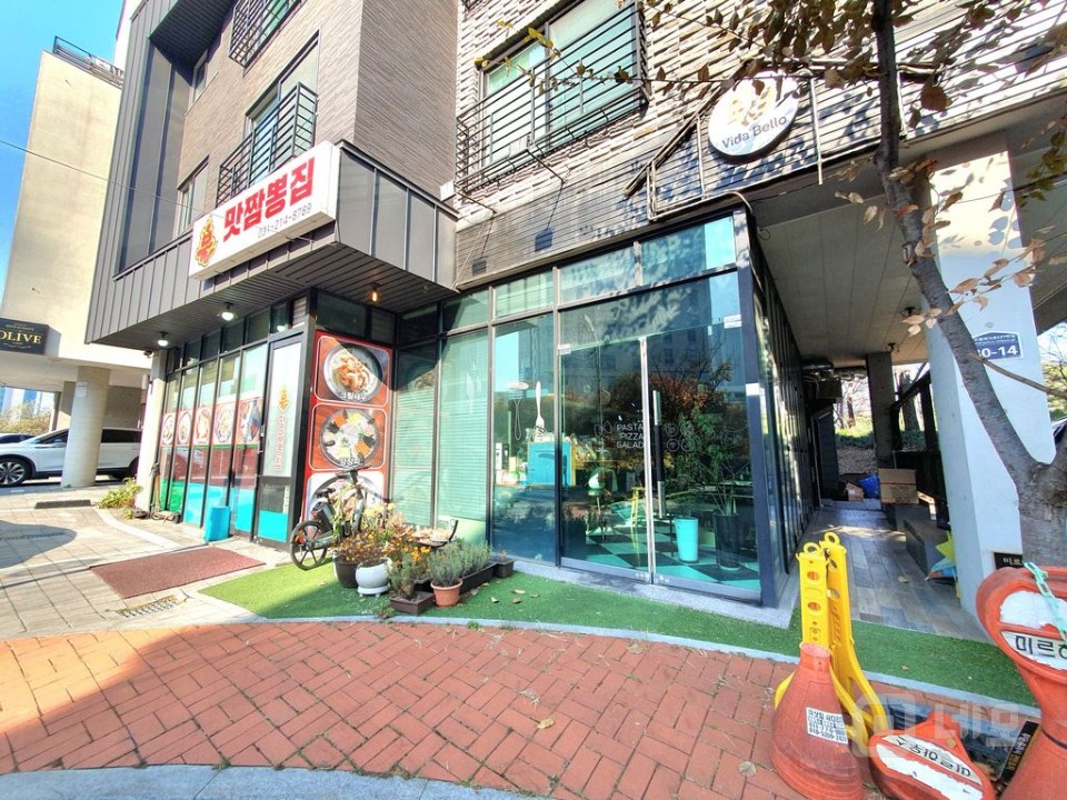 공용주차장이 가까우며  아담하게 사용하실분 추천합니다. 매물의 3번째 사진