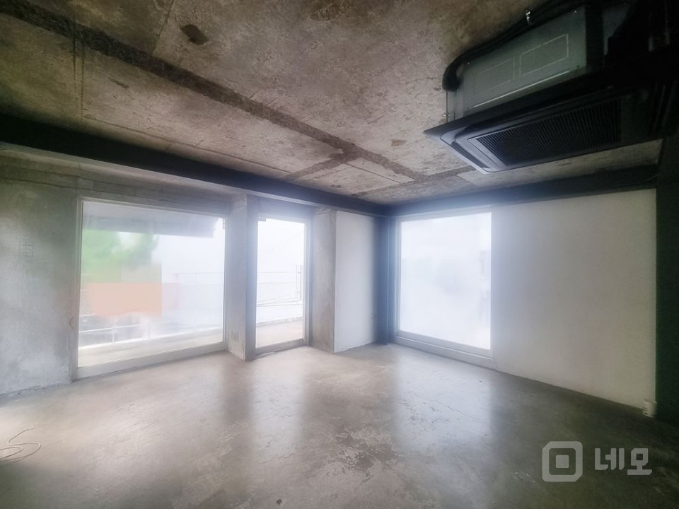 홍대 땡땡거리 빈티지스타일 가성비 좋은 테라스상가사무실!! 매물의 9번째 사진