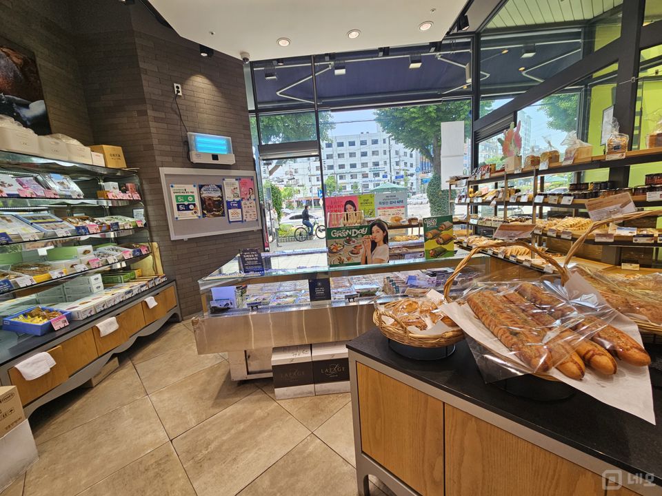 가시성 좋은 구로동 대로변 코너1층 상가 매물의 3번째 사진