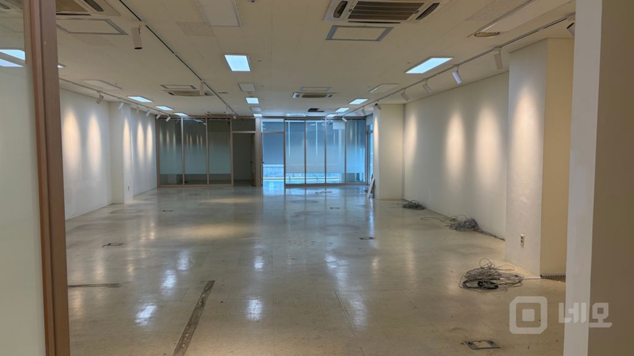 DMC첨단산업센터 320호 (DMC지원시설) 매물의 1번째 사진