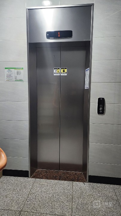 깨끗한 사무실 매물의 8번째 사진