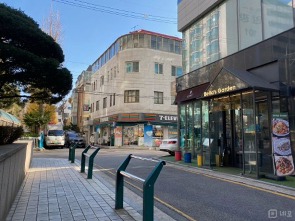 석촌호수공원 인근 최상급 인테리어 완비된 송파동 2층 상가 매물의 8번째 사진