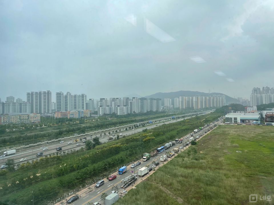 대로변 상권, 즉시입주 가능한 청라동 사무실 매물의 5번째 사진