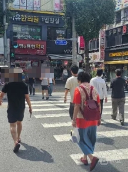 신림동 중심상권.여성의류 운영 매장 / 1층 가시성 최고 매물의 5번째 사진