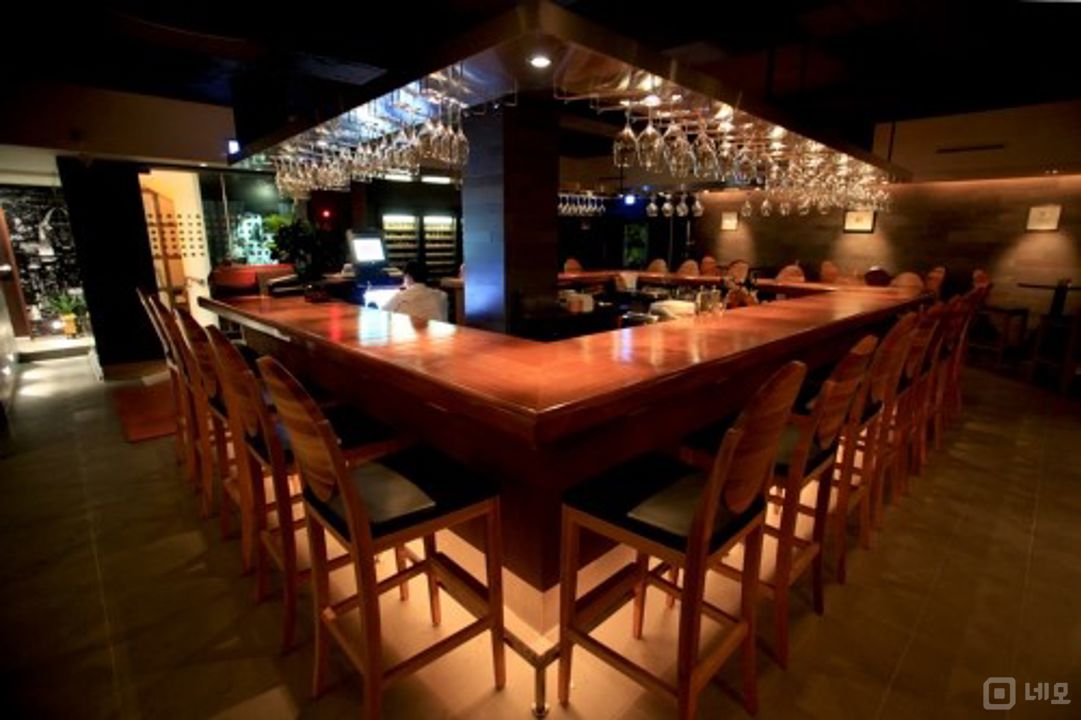 청담동 압구정로데오역 역세권, SNS 핫플레이스, 입소문 난 바 매물의 2번째 사진