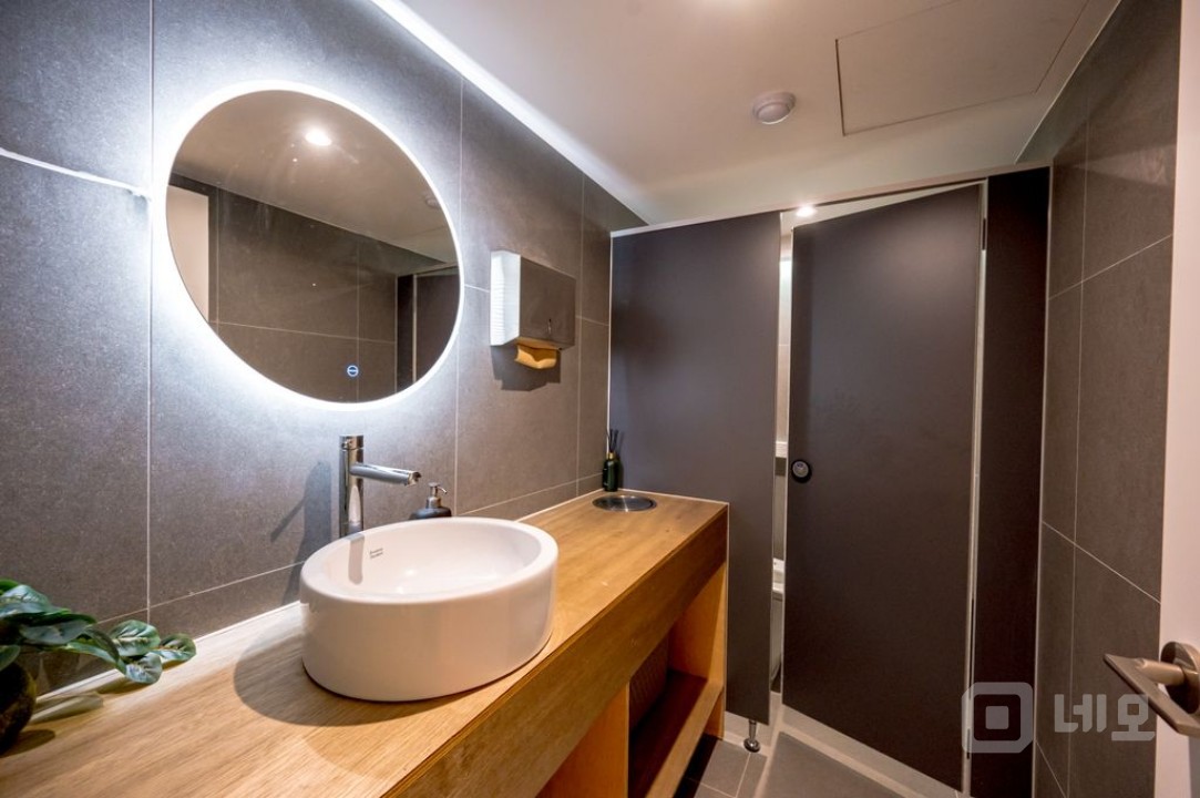 직장인 수요 풍부한 가로수길 이면 상가 매물의 8번째 사진