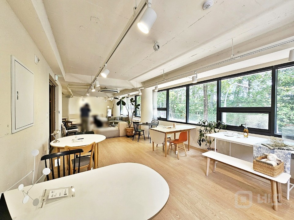 🌈 채광의 차이가 느껴지십니까? 매물의 2번째 사진