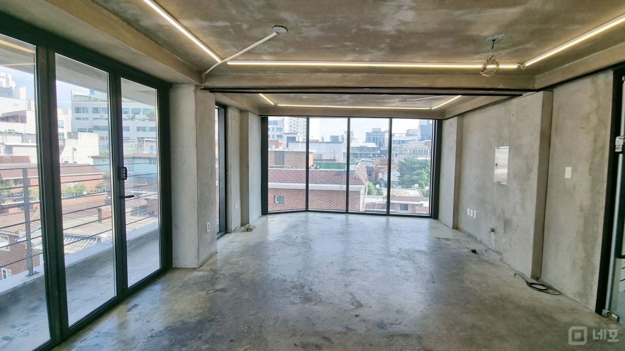 채광 우수한 남서향 5층 사무실 매물의 1번째 사진