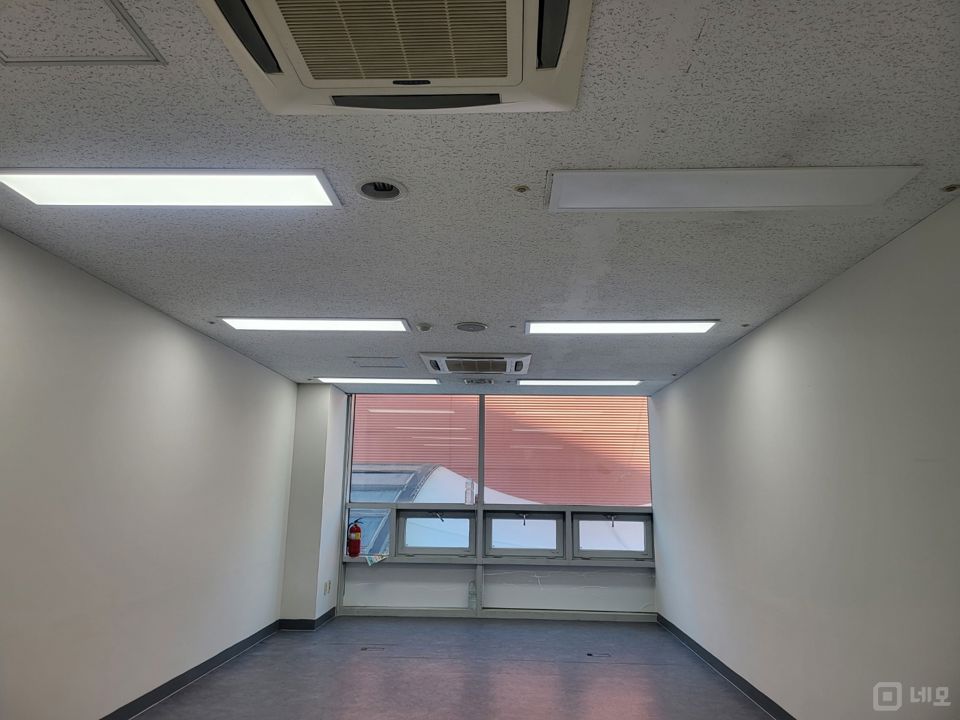 급월세,실제사무실사진,완전저렴, 전용 11, 올수리된 조용한 통사무실  매물의 3번째 사진