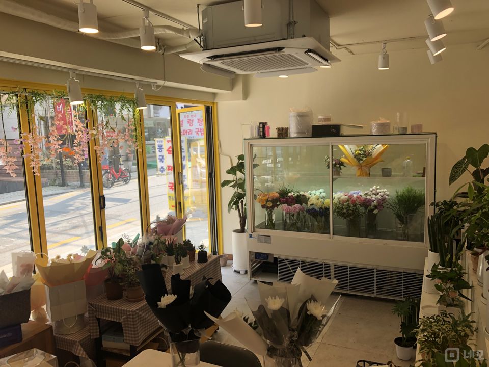 서초동 더블역세권 1층 코너 꽃집 매물의 1번째 사진
