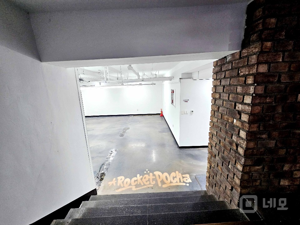I세븐I 합정역2분 1층상가 내부계단 지하복층 무권리 매물의 13번째 사진