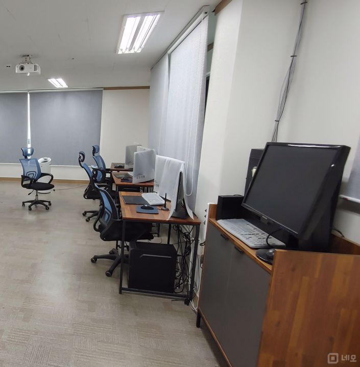유동인구 많은 3층에 위치한 서초동 게임CG학원 매물의 1번째 사진