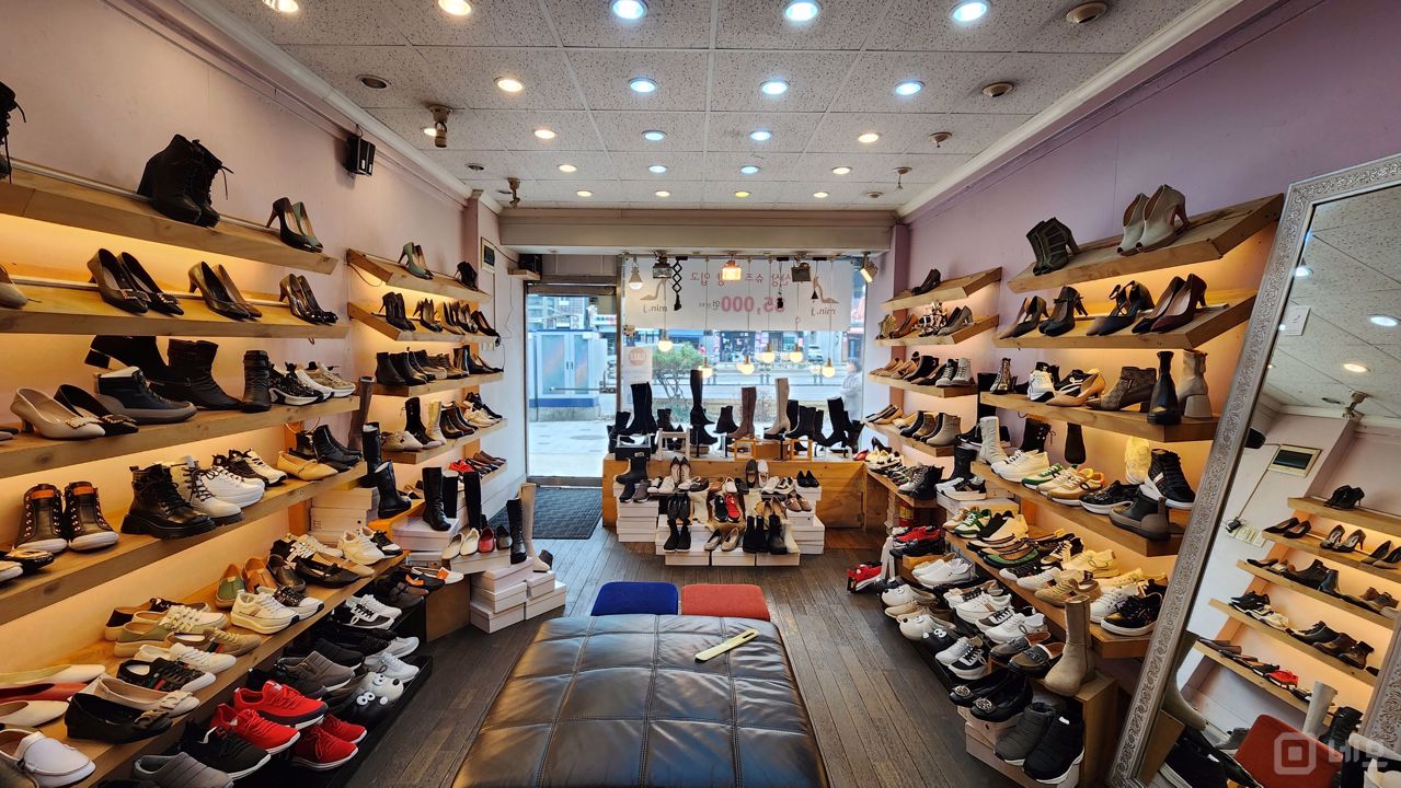 중화역 초역세권, 대로변 1층, 17년 영업, 단골고객 많은 신발 전문점 매물의 1번째 사진