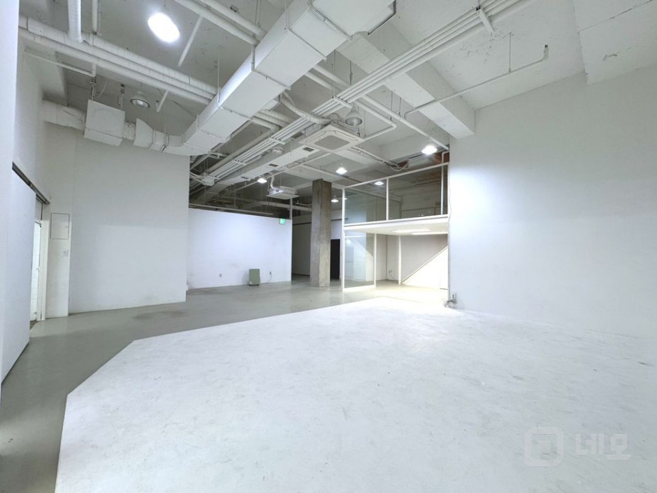 청담사거리 인근에 위치한 무권리! 층고높은 지하매물! 호리존 매물의 2번째 사진