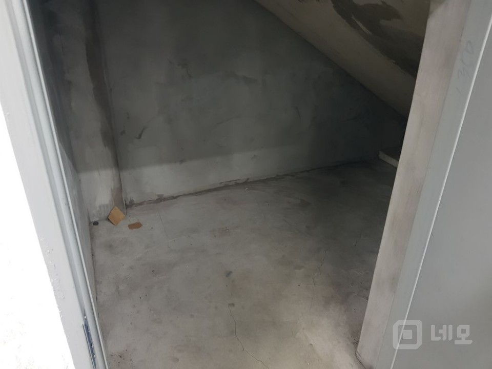 에어컨옵션창고옵션평수대비월세파격저렴주차가능창고겸사무실완전강추 매물의 5번째 사진