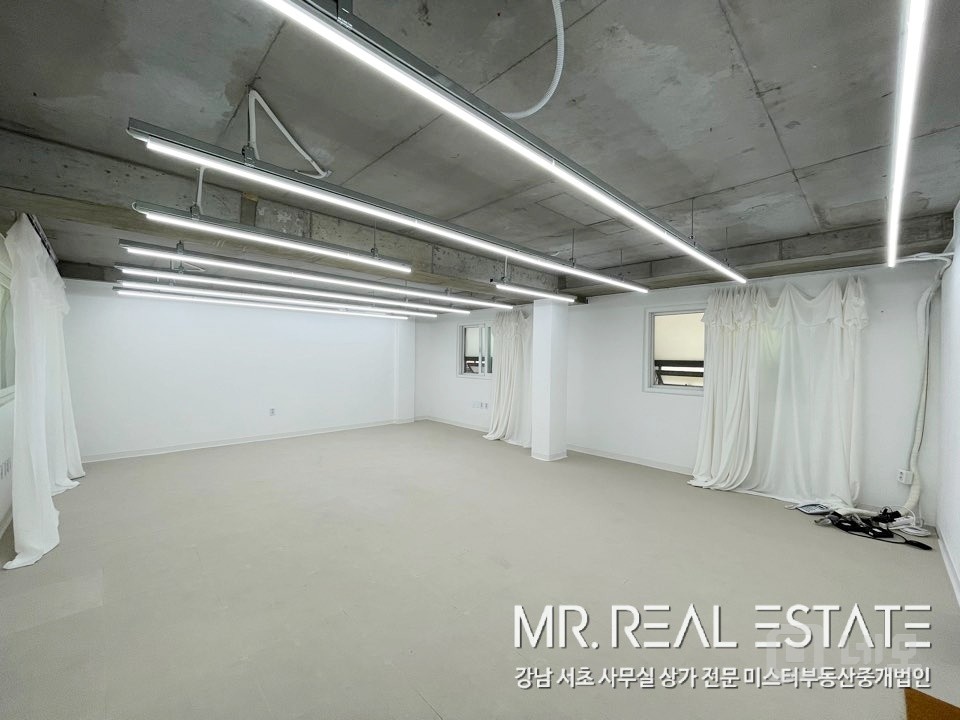 가로수길.화이트톤깔끔한인테리어.압구정인근 매물의 2번째 사진