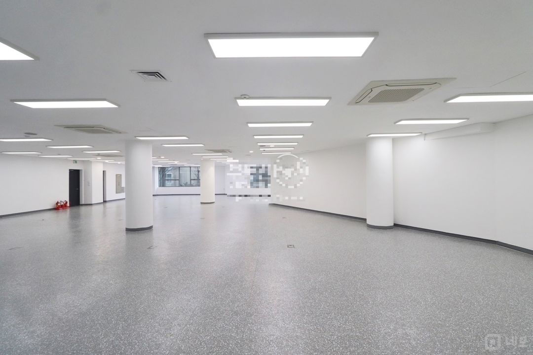 전철역바로앞 / 실 104평 / 천장형냉난방기 / 개방감우수 / 즉시입주 매물의 6번째 사진