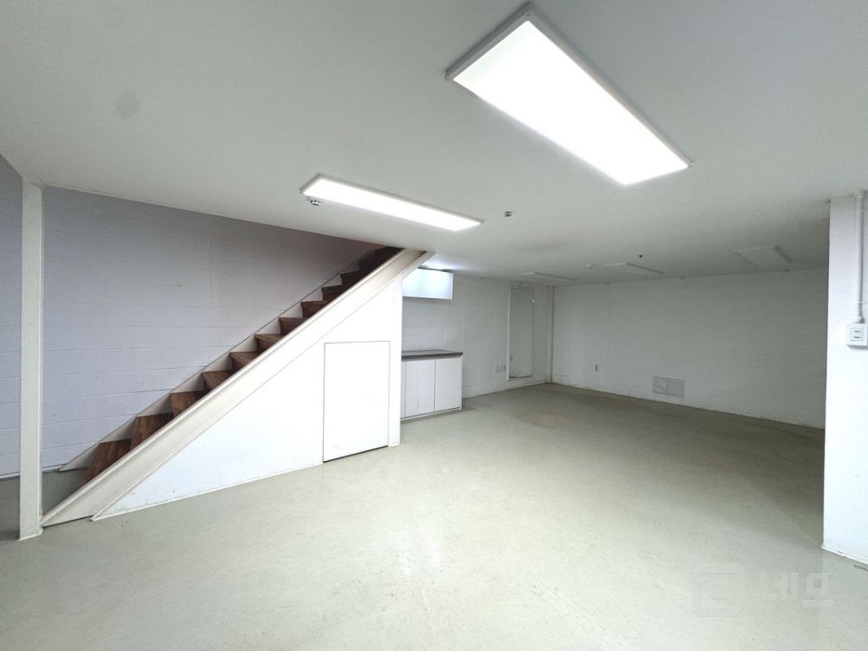 청담사거리 인근에 위치한 무권리! 층고높은 지하매물! 호리존 매물의 13번째 사진