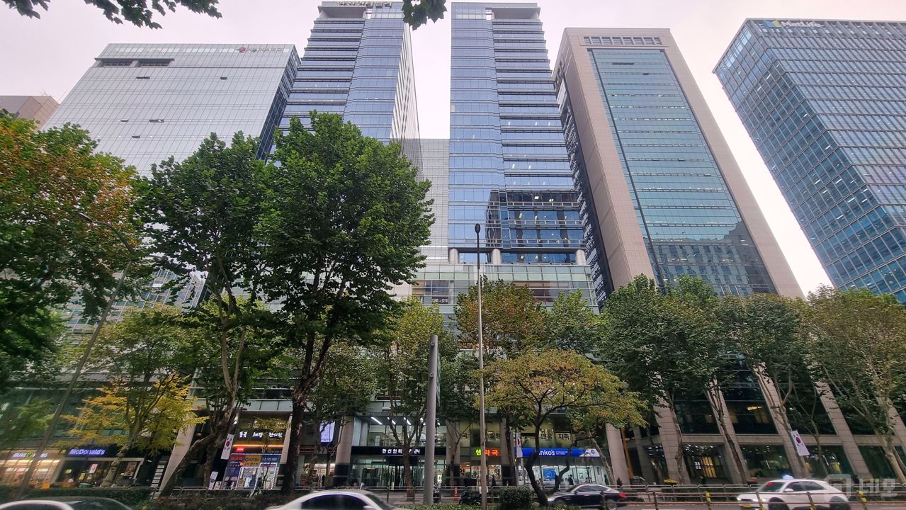 대로변에 위치한 최고급 랜드마크 강력추천 초대형 사무실 매물의 2번째 사진