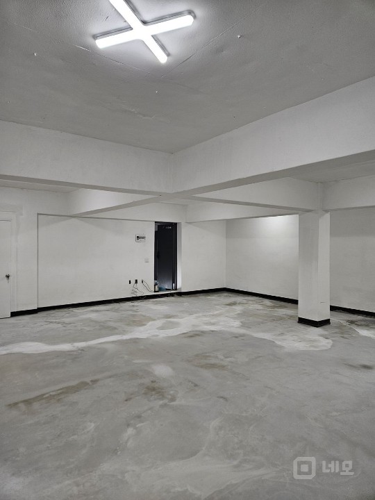 조용하고 쾌적한 방배동 지층 공간 월세 내놓습니다. 매물의 1번째 사진