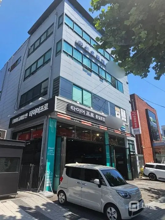 일반사무실 구조로는 최고이고 통창으로 되어있어 시야가 좋아요 매물의 5번째 사진