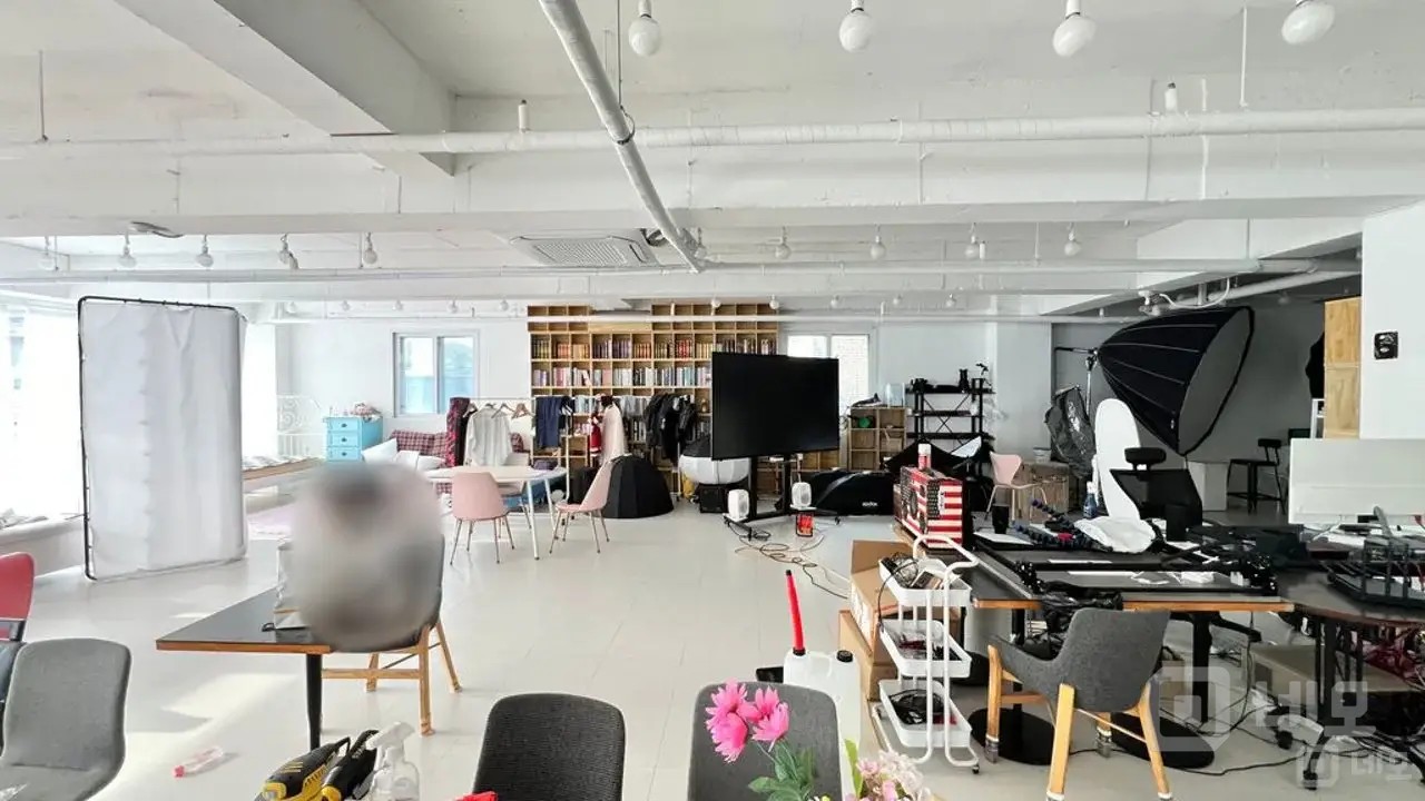 대학가인근 테라스있는 풍경좋은 카페자리 매물의 2번째 사진