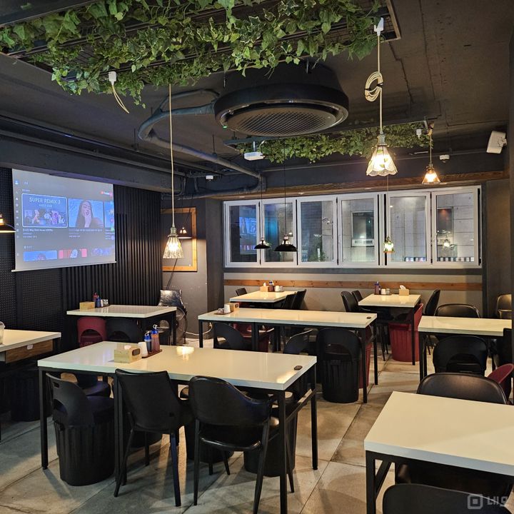 번화가 상권, 한남동에 위치한 2층 상가 임대 매물의 1번째 사진