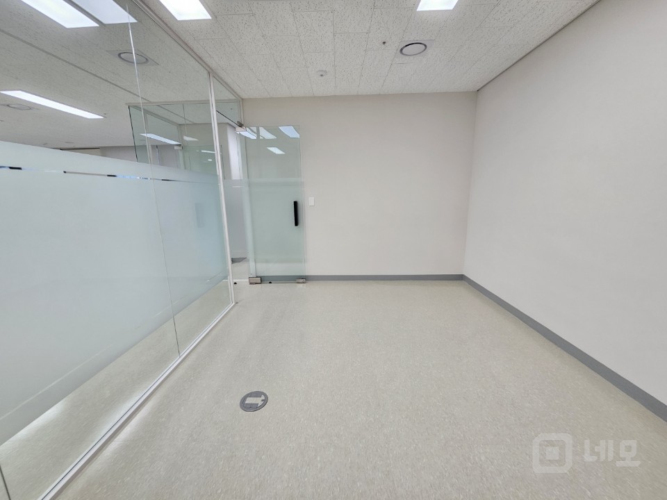 어반워크 전용40P 룸2개 창고 탕비실 가산역세권신축사무실 매물의 6번째 사진