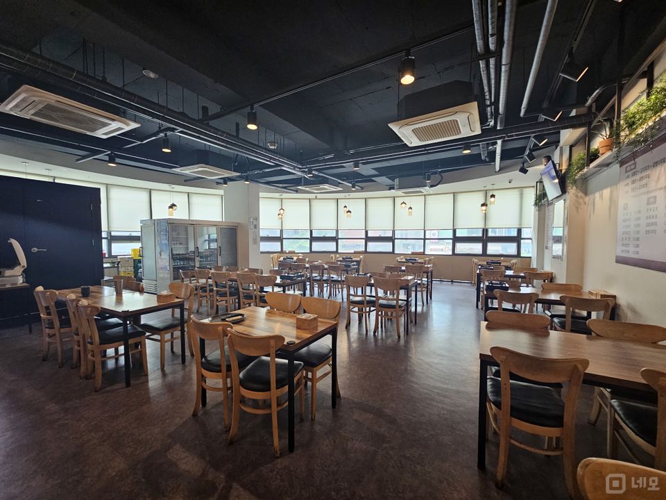 유동인구 많은 마곡동 발산역 먹자골목 내 2층 음식점 매물의 1번째 사진