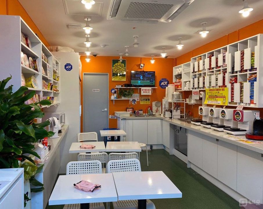 병점역 인근 대로변 위치, 가시성 우수한 1층 라면 무인판매점 매물의 1번째 사진