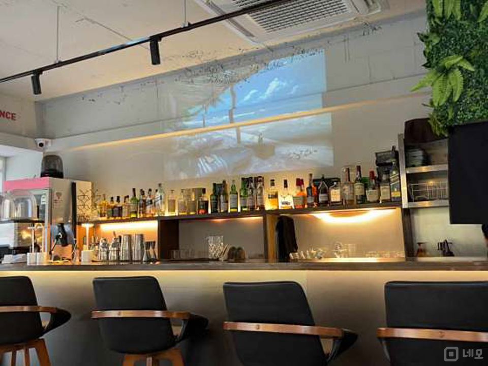 신사동 코너자리에 위치한 요리주점 매물의 3번째 사진