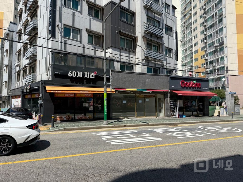 아파트와 빌라 유동이 흐르는 곳★무권리상가 가시성좋은 가성비 상가 매물의 1번째 사진