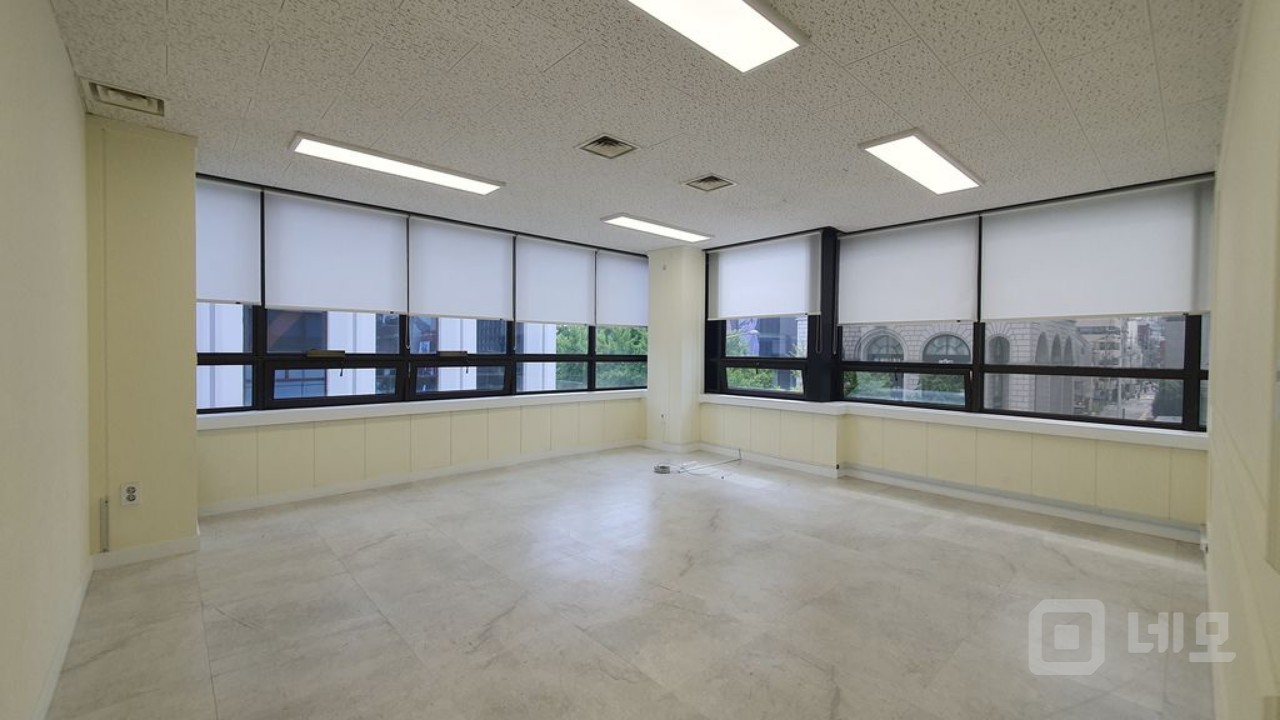 6 room 깨끗한 인테리어 갖춘 사무실 매물의 1번째 사진