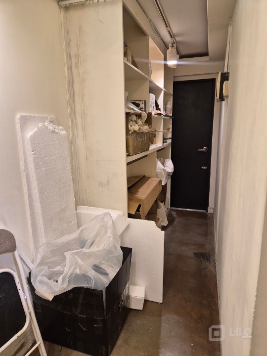 홍대 골목길 소품샵 판매합니다. 매물의 4번째 사진