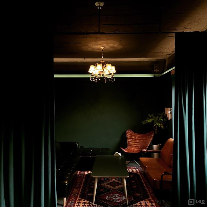 금호역 역세권, 고급스러운 인테리어, 시설 완비된 바 매물의 4번째 사진