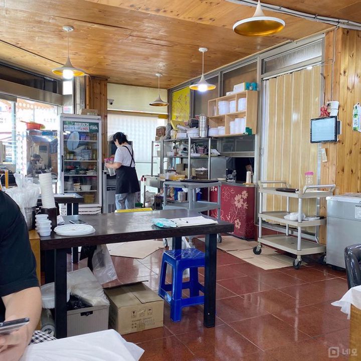 도로변 코너 상권, 주목도 높은 신부동 매장 매물의 1번째 사진