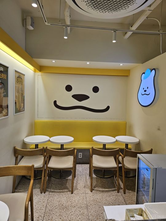 논현동 논현역 역세권, SNS 감성 인테리어, 매출 좋은 카페 매물의 2번째 사진