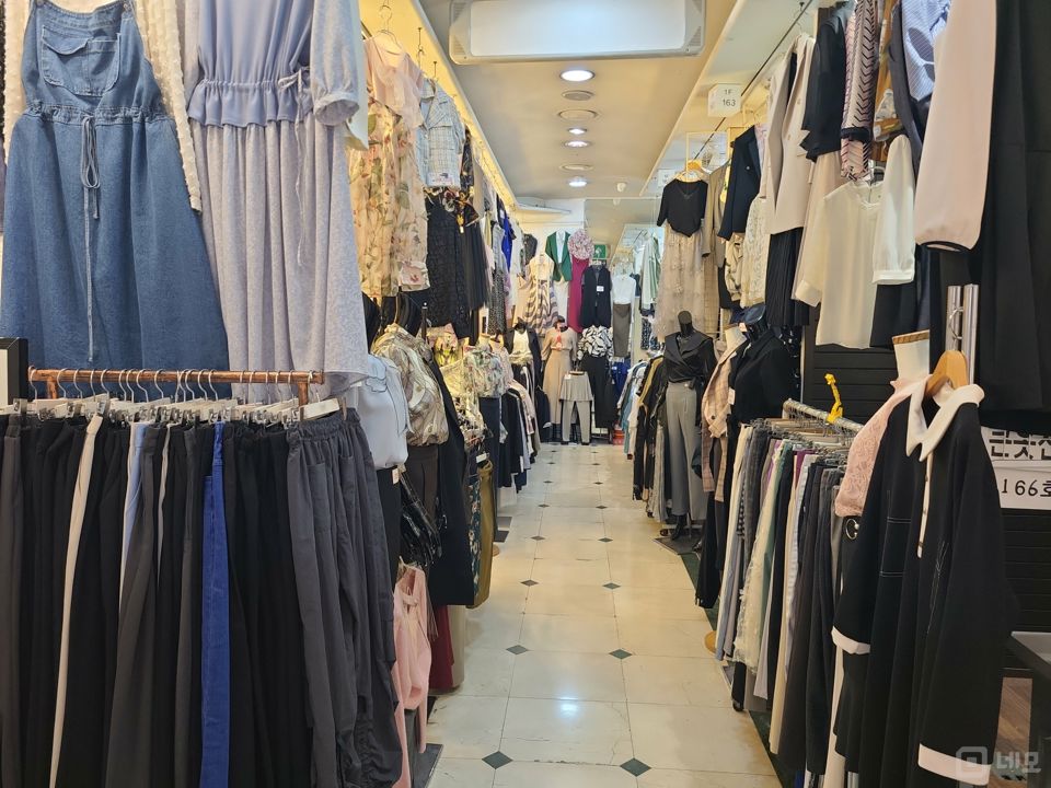 을지로 쇼핑센터 내에 위치한 의류판매점 매물의 7번째 사진