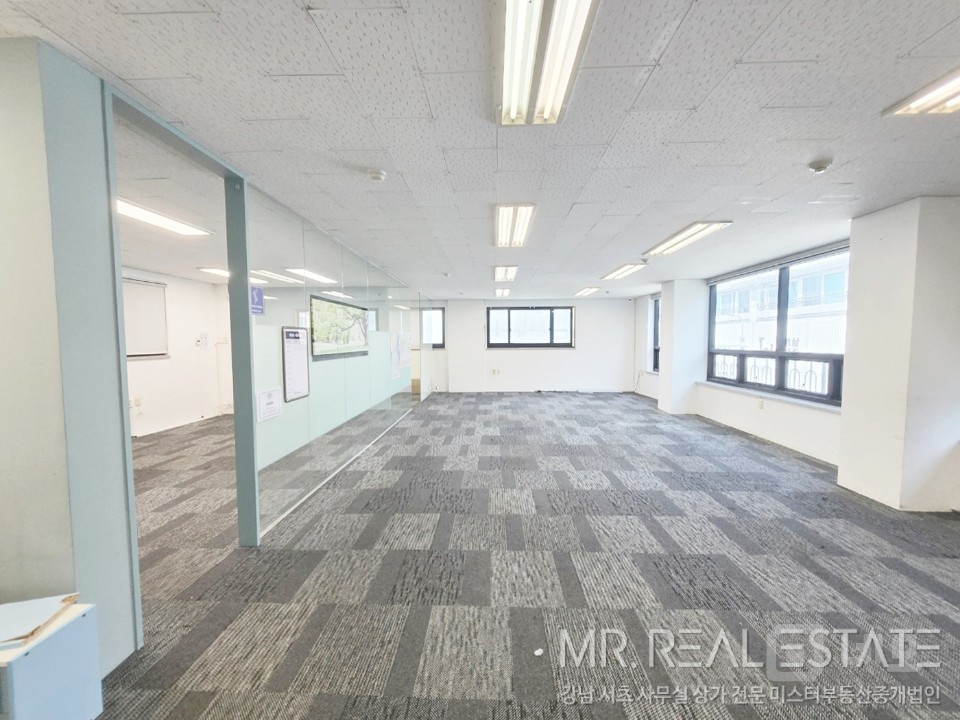 역삼동ACE.유리룸2.탕비有.주차1대.엘베有 매물의 10번째 사진