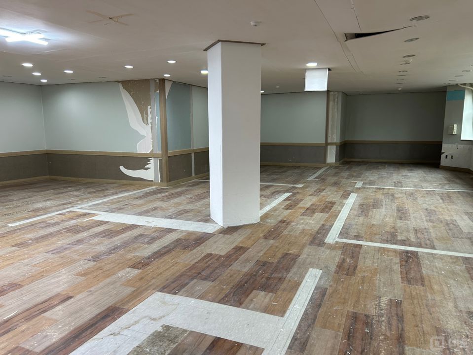 역세권 사거리 대로변 45평 중사무실 매물의 4번째 사진