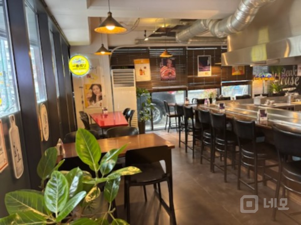 💕서교동 I 솔내길 먹자골목 I 권리 네고 가능 I 노출 접근성 최고! 매물의 5번째 사진